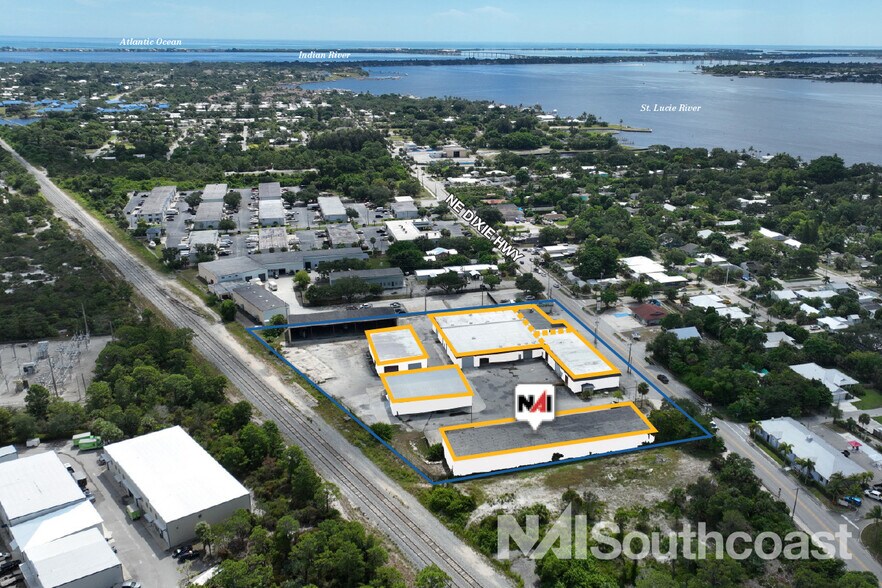 657 NE Dixie Hwy, Jensen Beach, FL à louer - Photo du bâtiment - Image 2 de 18