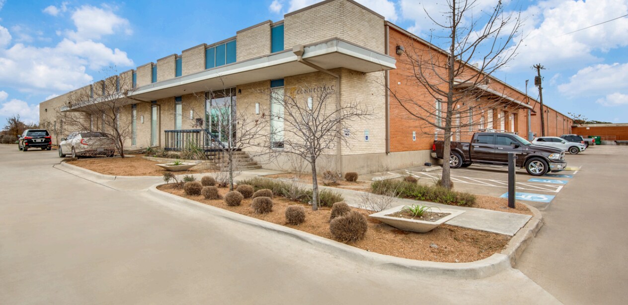 8707 Chancellor Row, Dallas, TX for lease Primary Photo- Image 1 of 15