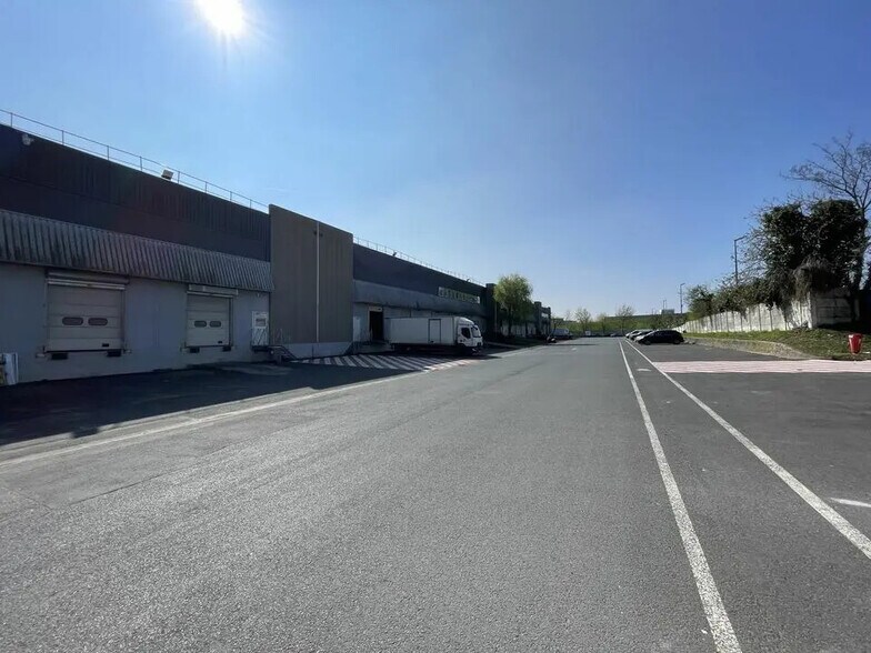 Industriel dans Stains à louer - Photo du bâtiment - Image 3 de 8
