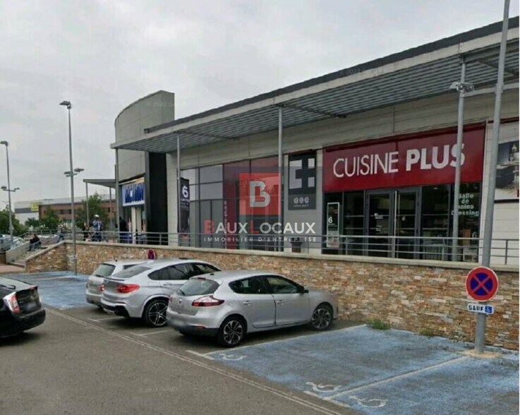 Retail in Nîmes for lease - Building Photo - Image 3 of 3
