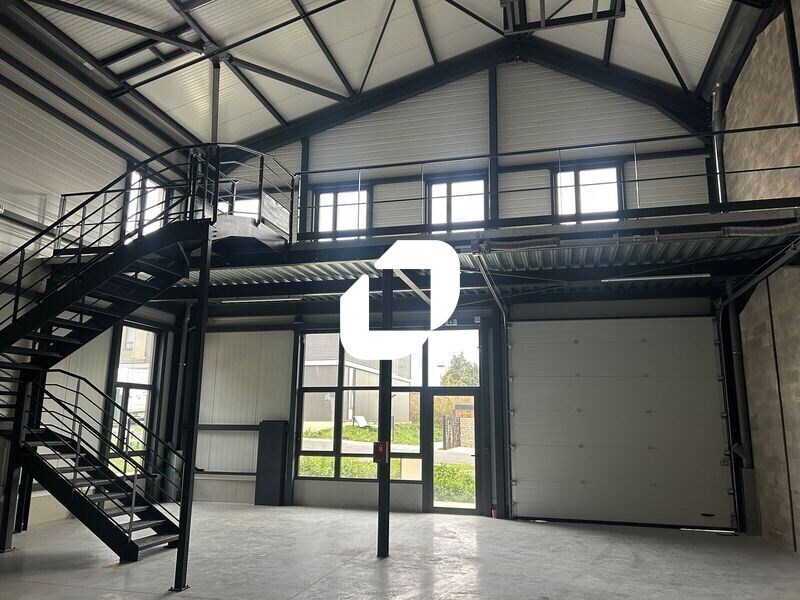 Flex in Groslay for lease Interior Photo- Image 1 of 4