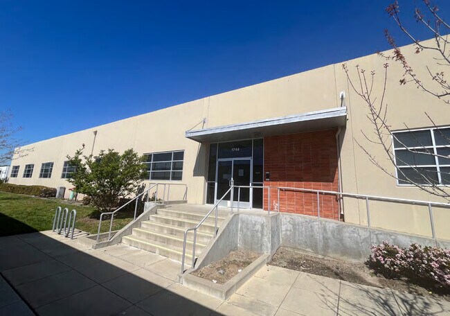 Plus de détails pour 1744 Rollins Rd, Burlingame, CA - Industriel à louer