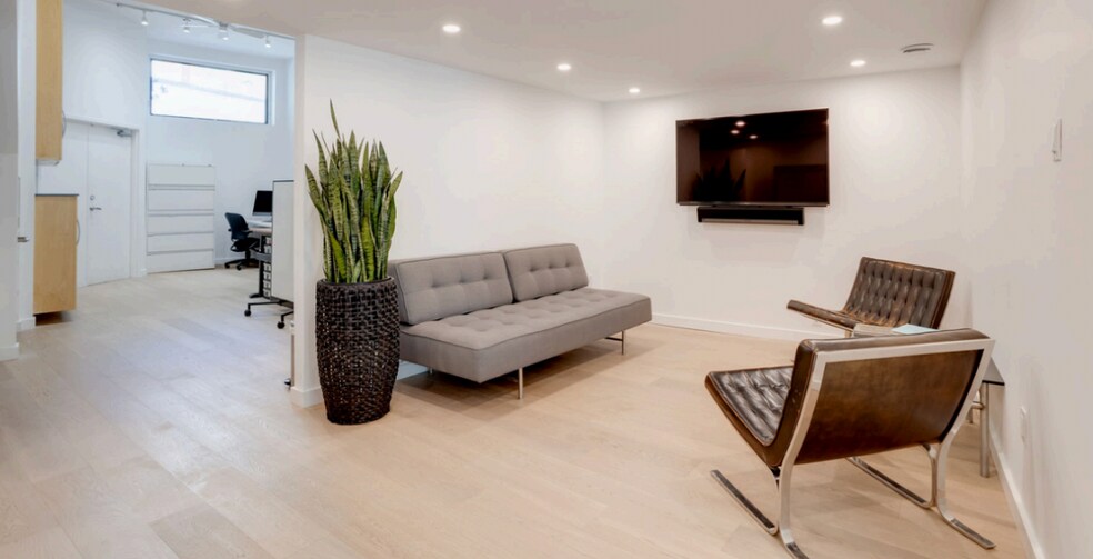 115 Walnut Ave, Toronto, ON à louer - Photo du bâtiment - Image 3 de 62
