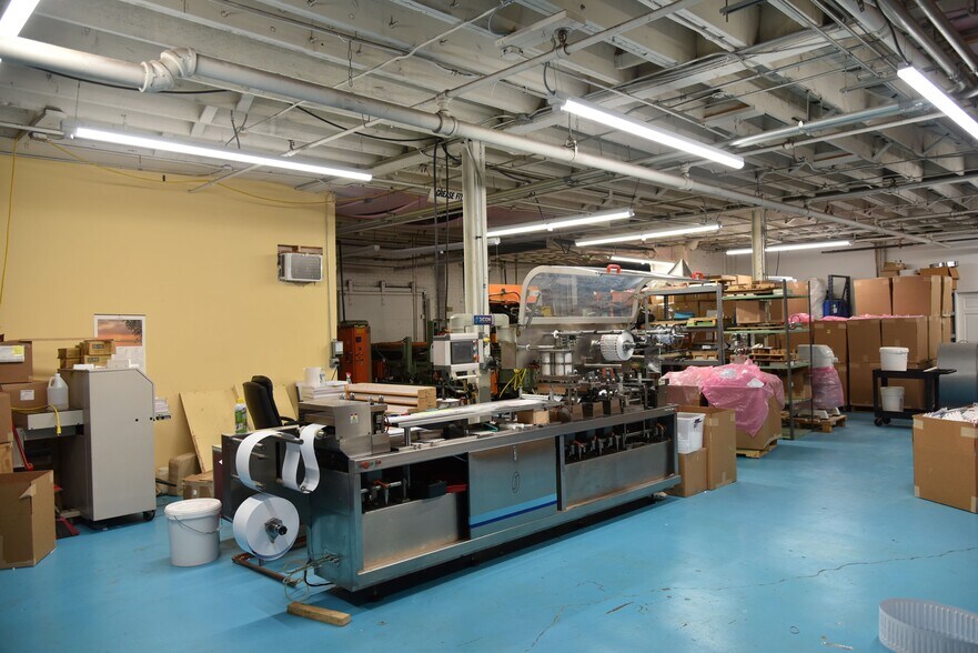 4555 W Addison St, Chicago, IL à vendre - Photo intérieure - Image 2 de 7