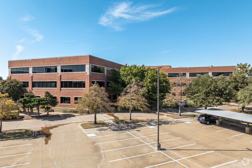 1801 Alma Dr, Plano, TX à louer - Photo du bâtiment - Image 3 de 32