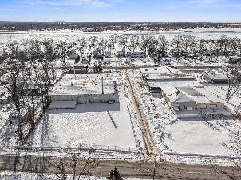 4618 Pointe Tremble Rd & 9655 Kretz Dr portefeuille de 2 propriétés à vendre sur LoopNet.ca - Photo du bâtiment - Image 3 de 66