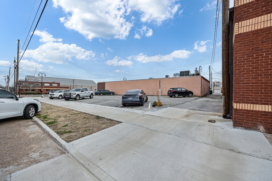 107 Shannon St, Jackson, TN à vendre - Photo du bâtiment - Image 3 de 13