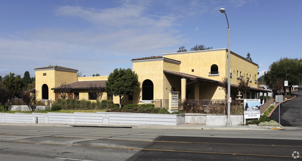 333 W Bastanchury Rd, Fullerton, CA à louer - Photo principale - Image 2 de 7