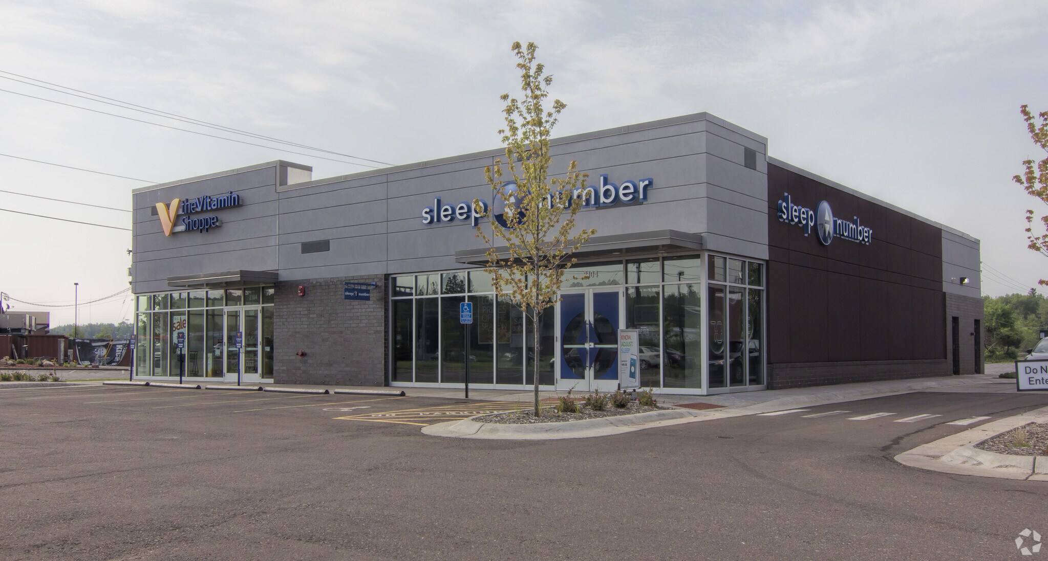 2104 Maple Grove Rd, Duluth, MN for lease Primary Photo- Image 1 of 3