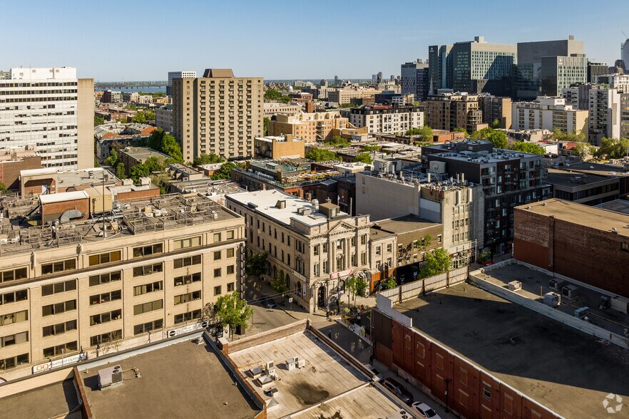 936 Rue Sainte-Catherine E, Montréal, QC for lease - Aerial - Image 2 of 16