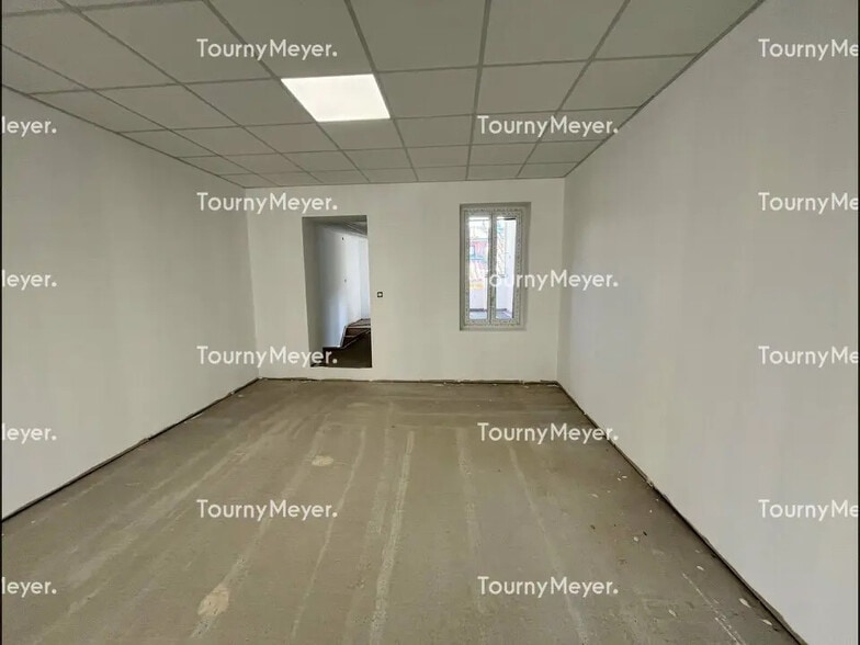 Retail in Toulouse for lease - Building Photo - Image 3 of 5