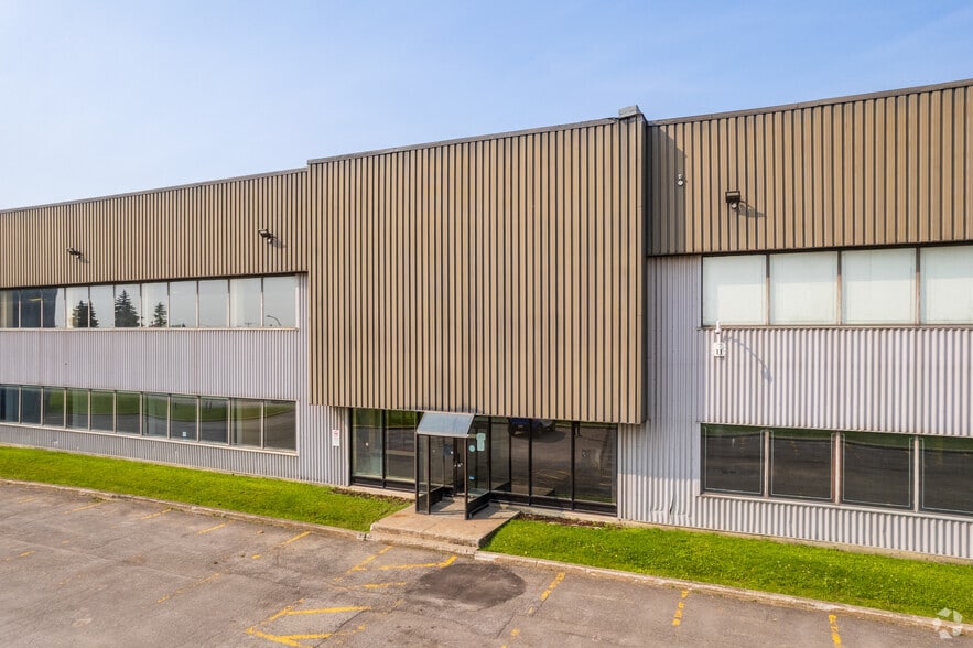 2000 Rue Halpern, Montréal, QC for lease - Building Photo - Image 2 of 26