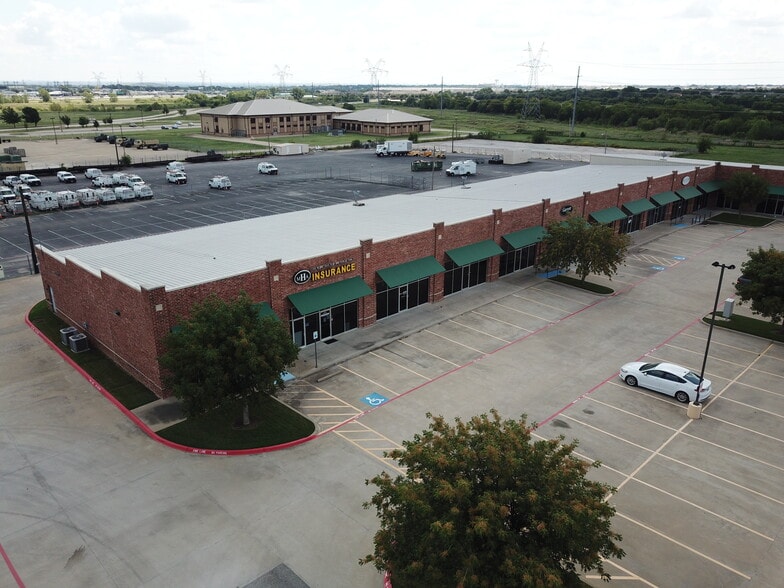 1865 McGee Ln, Lewisville, TX à louer - Photo du bâtiment - Image 2 de 7