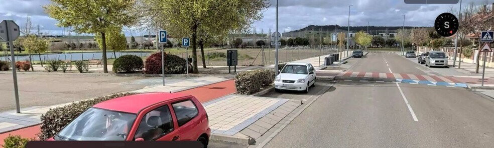 Avenida Valdezarce, 2, Arroyo de la Encomienda, Valladolid à vendre - Photo du bâtiment - Image 3 de 14