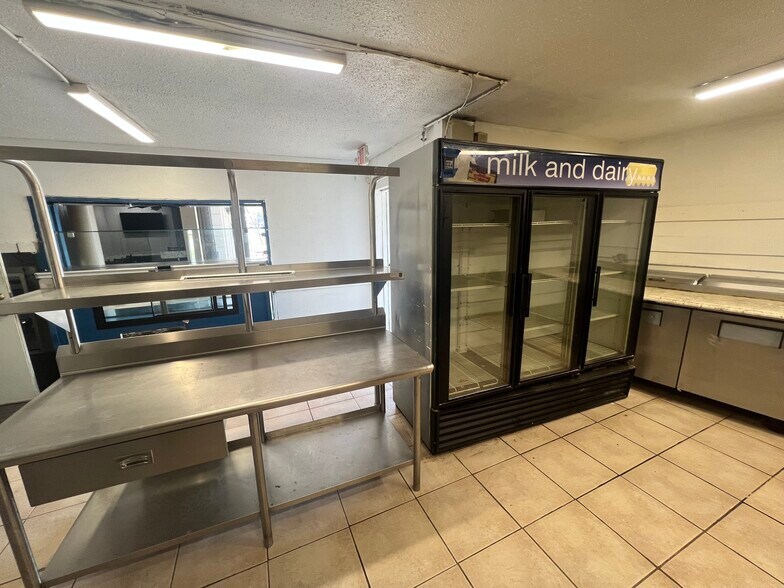 5830 Gall Blvd, Zephyrhills, FL à louer - Photo du bâtiment - Image 3 de 9