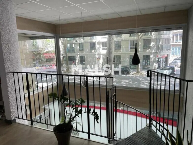 Bureau dans Lyon à vendre - Photo du bâtiment - Image 2 de 12