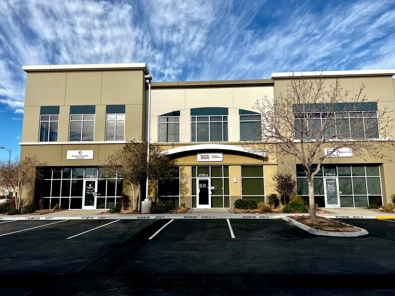 6765 S Eastern Ave, Las Vegas, NV à louer - Photo du bâtiment - Image 2 de 7