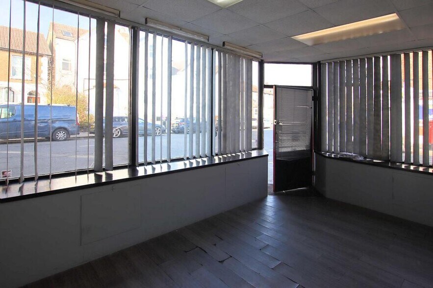 33 Waddon Rd, Croydon à vendre - Photo du bâtiment - Image 2 de 8