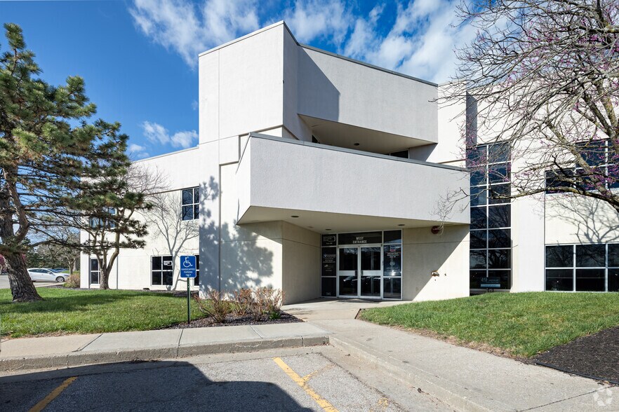 801 N Mur-Len Rd, Olathe, KS à louer - Photo principale - Image 2 de 10