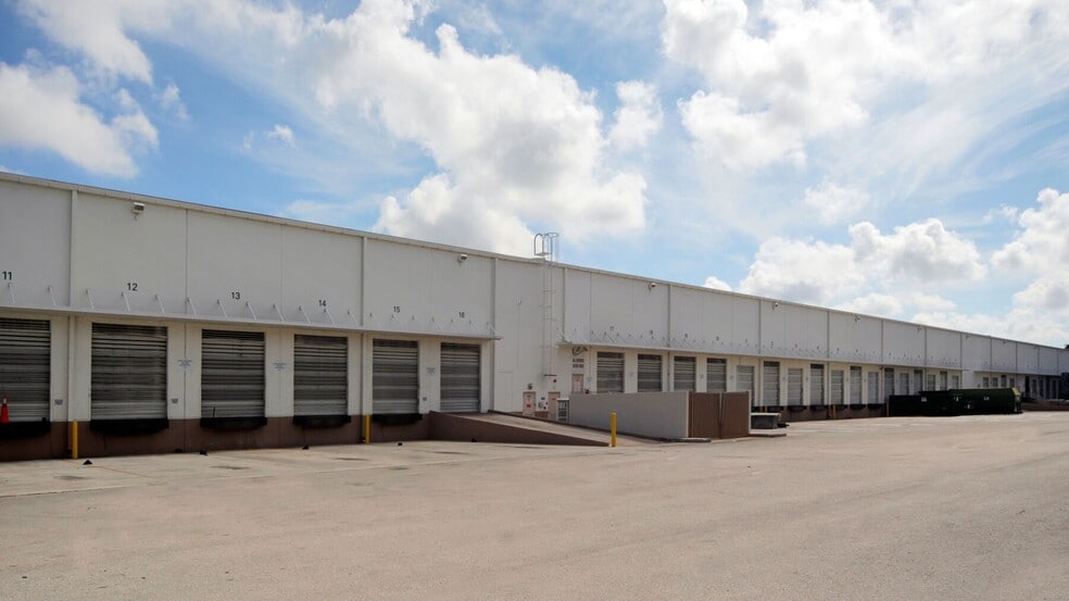 11010 NW 30th St, Doral, FL for lease - Building Photo - Image 2 of 2