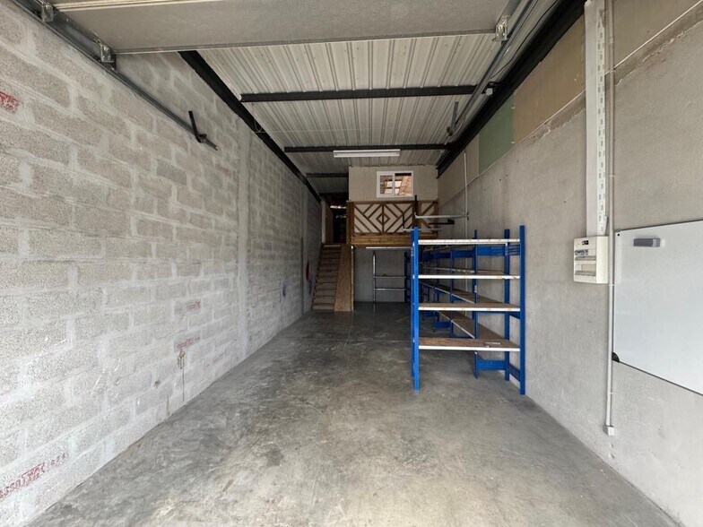 Industriel dans Aubagne à louer - Photo du bâtiment - Image 1 de 5