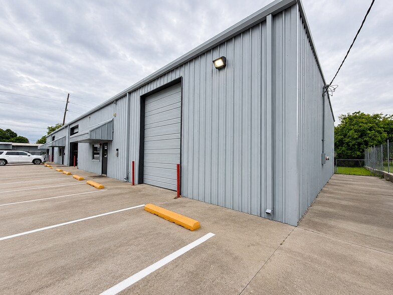 1685-1695 Lindbergh Dr, Beaumont, TX à louer - Photo du bâtiment - Image 2 de 15