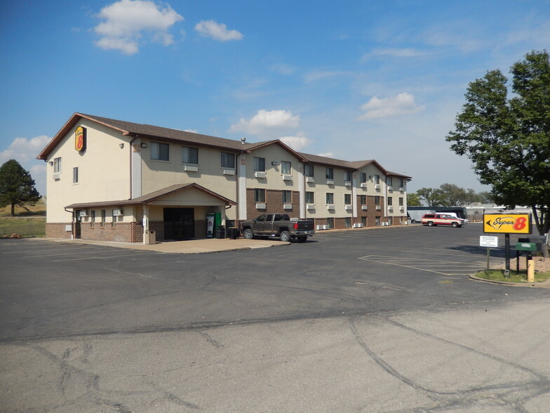 2207 N Buckeye Ave, Abilene, KS for sale - Building Photo - Image 1 of 41