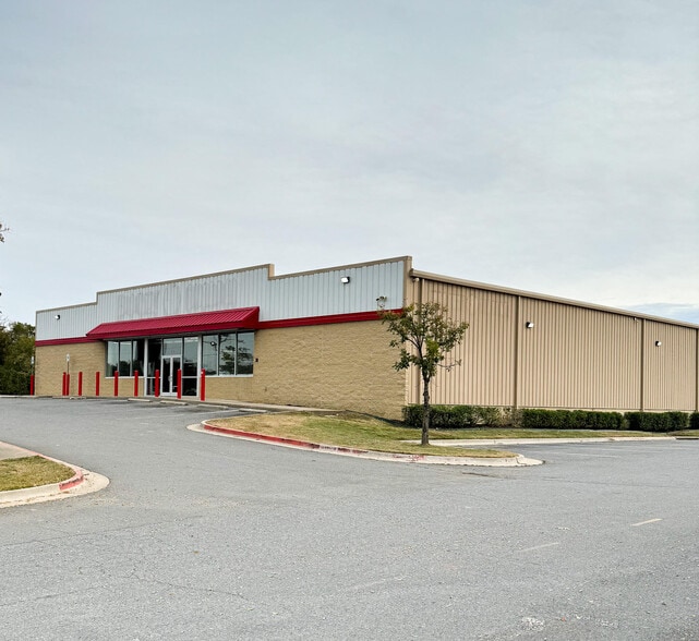 801 E Roosevelt Rd, Little Rock, AR à louer - Photo du bâtiment - Image 2 de 4