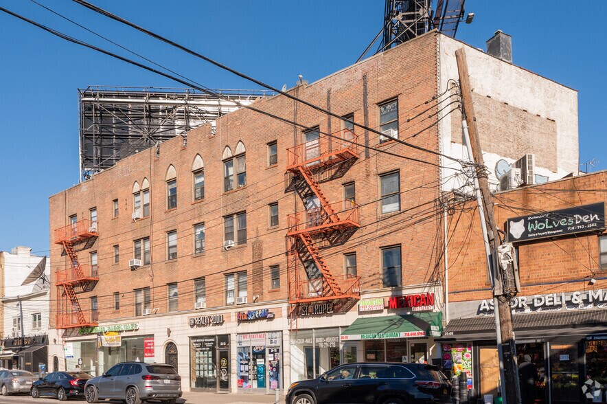 30-07 Astoria Blvd, Astoria, NY à louer - Photo du bâtiment - Image 2 de 4