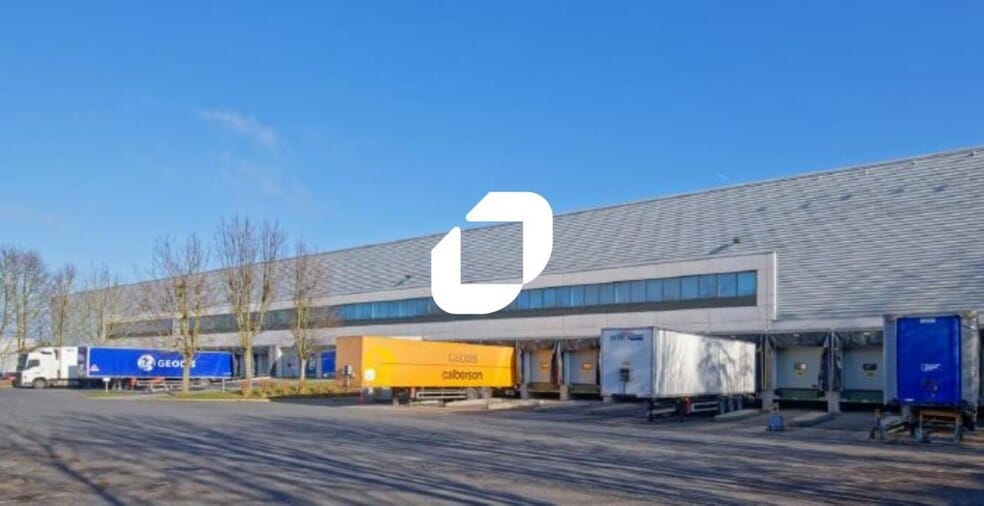 Industrial in Compans for lease - Building Photo - Image 1 of 6