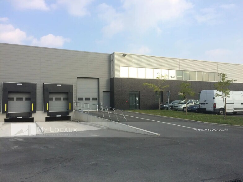 Industrial in La Courneuve for lease - Building Photo - Image 3 of 10