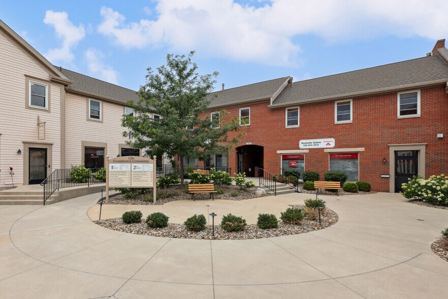 126 W Streetsboro St, Hudson, OH à vendre - Photo du bâtiment - Image 2 de 20