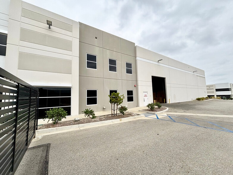 1704 W 11th St, Upland, CA for lease - Building Photo - Image 3 of 4