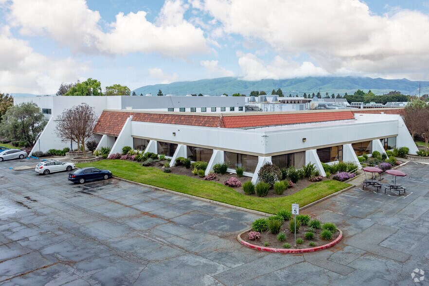 521 Cottonwood Dr, Milpitas, CA for lease - Building Photo - Image 2 of 13