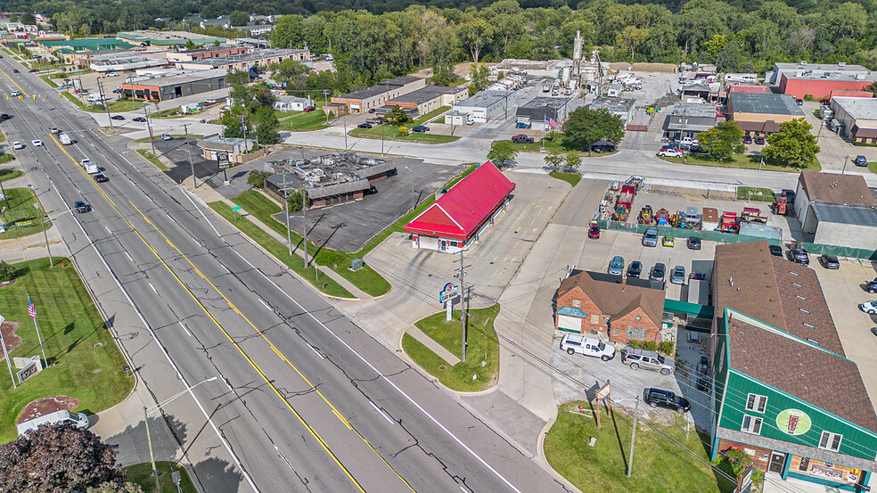 33600 Groesbeck Hwy, Fraser, MI for sale - Building Photo - Image 3 of 27