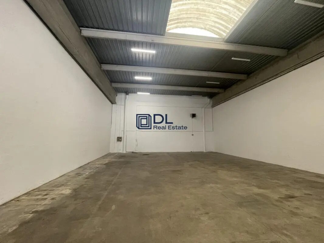 Industrial in Bondy for lease Interior Photo- Image 1 of 10