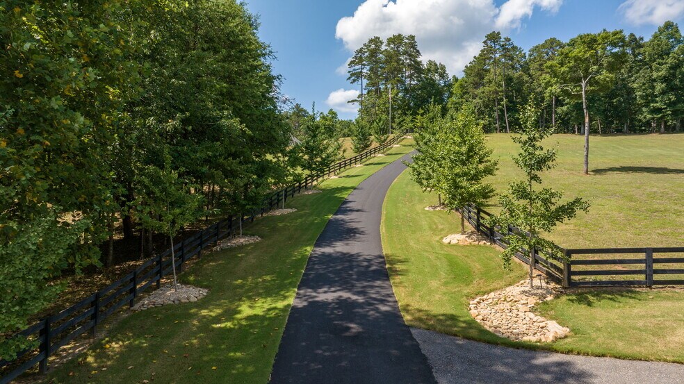2200 Martins Ford Rd, Dahlonega, GA à vendre - Photo du bâtiment - Image 2 de 149