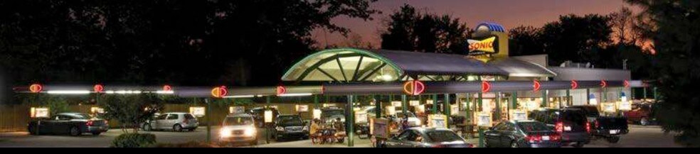 1611 S General McMullen Dr, San Antonio, TX à vendre - Photo du bâtiment - Image 3 de 11