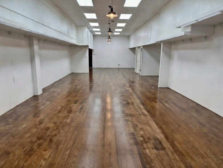 132 S Main St, Crown Point, IN for lease - Building Photo - Image 2 of 13
