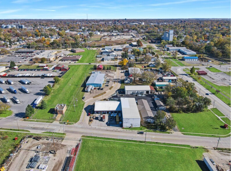 107 Caroline Dr, Bloomington, IL à vendre - Photo du bâtiment - Image 2 de 20