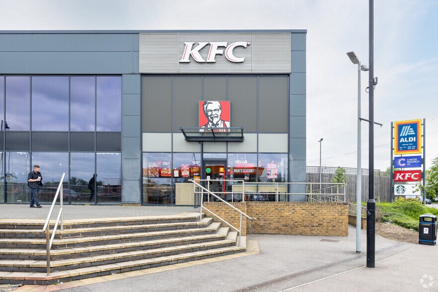 4 Roman Way, Crayford à louer - Photo du bâtiment - Image 3 de 9