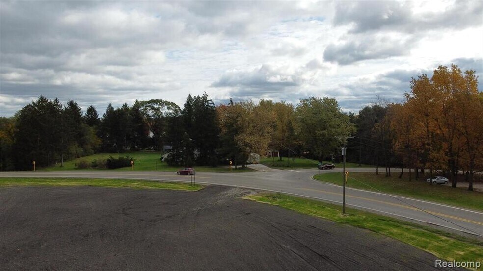 10855 Silver Lake Rd, South Lyon, MI à vendre - Photo principale - Image 1 de 6