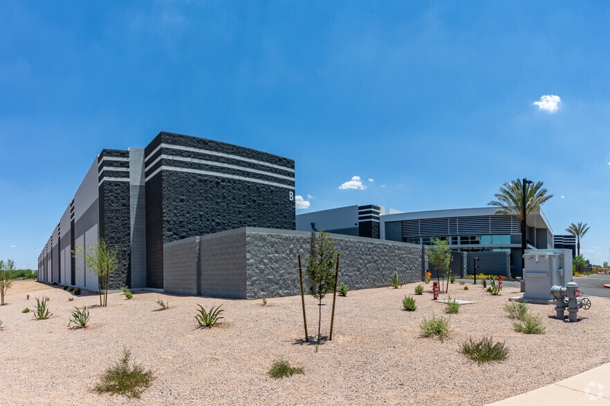 2165 S Douglas Dr, Chandler, AZ for sale - Building Photo - Image 2 of 5