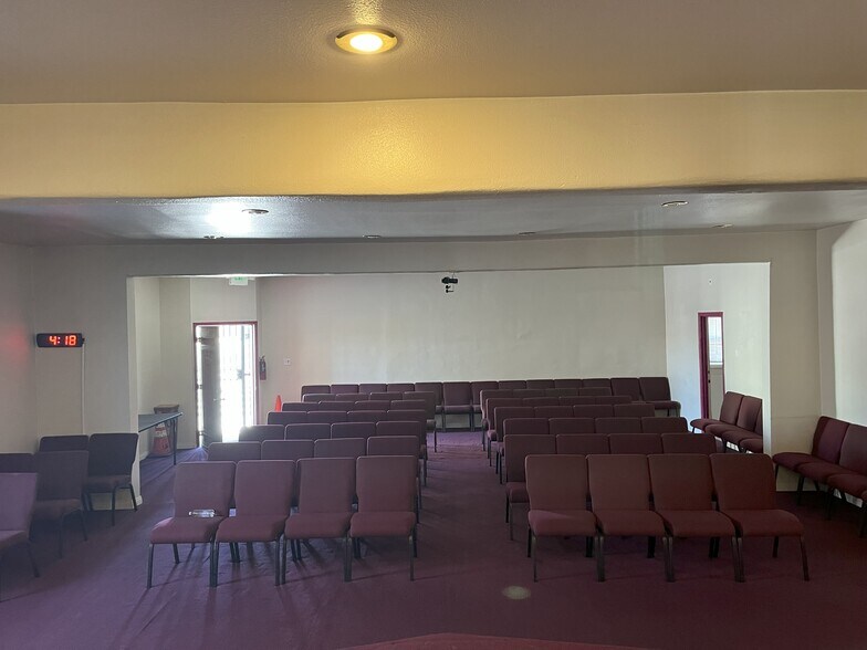 8225 Main St, Los Angeles, CA à louer - Photo du bâtiment - Image 3 de 15