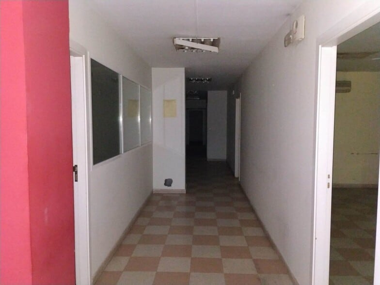 Retail in Granada for sale - Interior Photo - Image 3 of 15