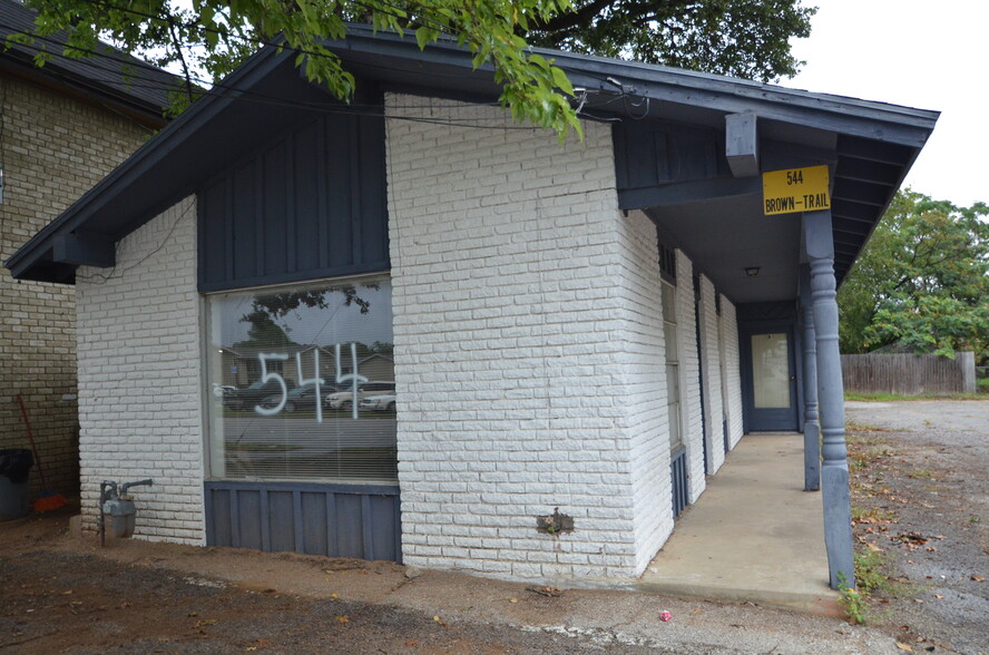 544 Brown Trl, Hurst, TX for lease - Building Photo - Image 2 of 25