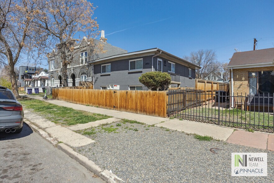 2551 W Caithness Pl, Denver, CO à vendre - Photo du bâtiment - Image 3 de 30
