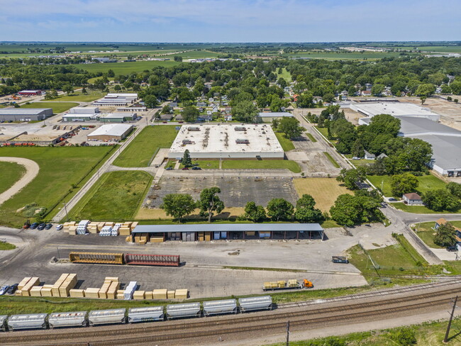 Plus de détails pour 200 E Avenue G, Rochelle, IL - Industriel à vendre