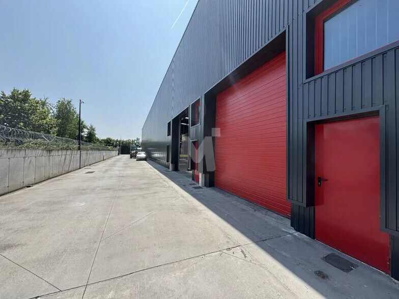 Flex dans Saint-Germain-lès-Arpajon à louer - Photo du bâtiment - Image 2 de 6