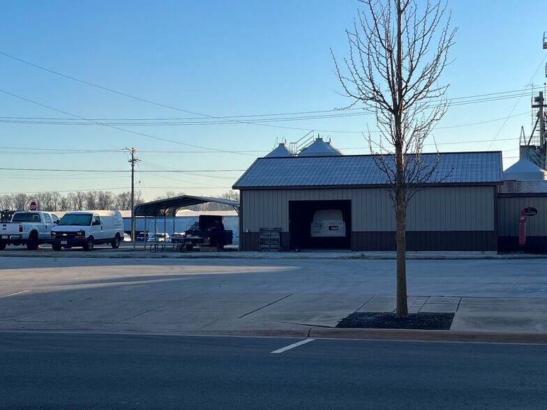 156 Main St, Rockford, OH à vendre - Photo du bâtiment - Image 3 de 3